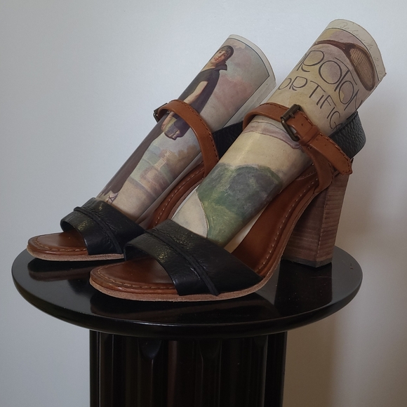 Frye Shoes - Frye - Black and Brown Leather Block Heeled Sandal - Size 9